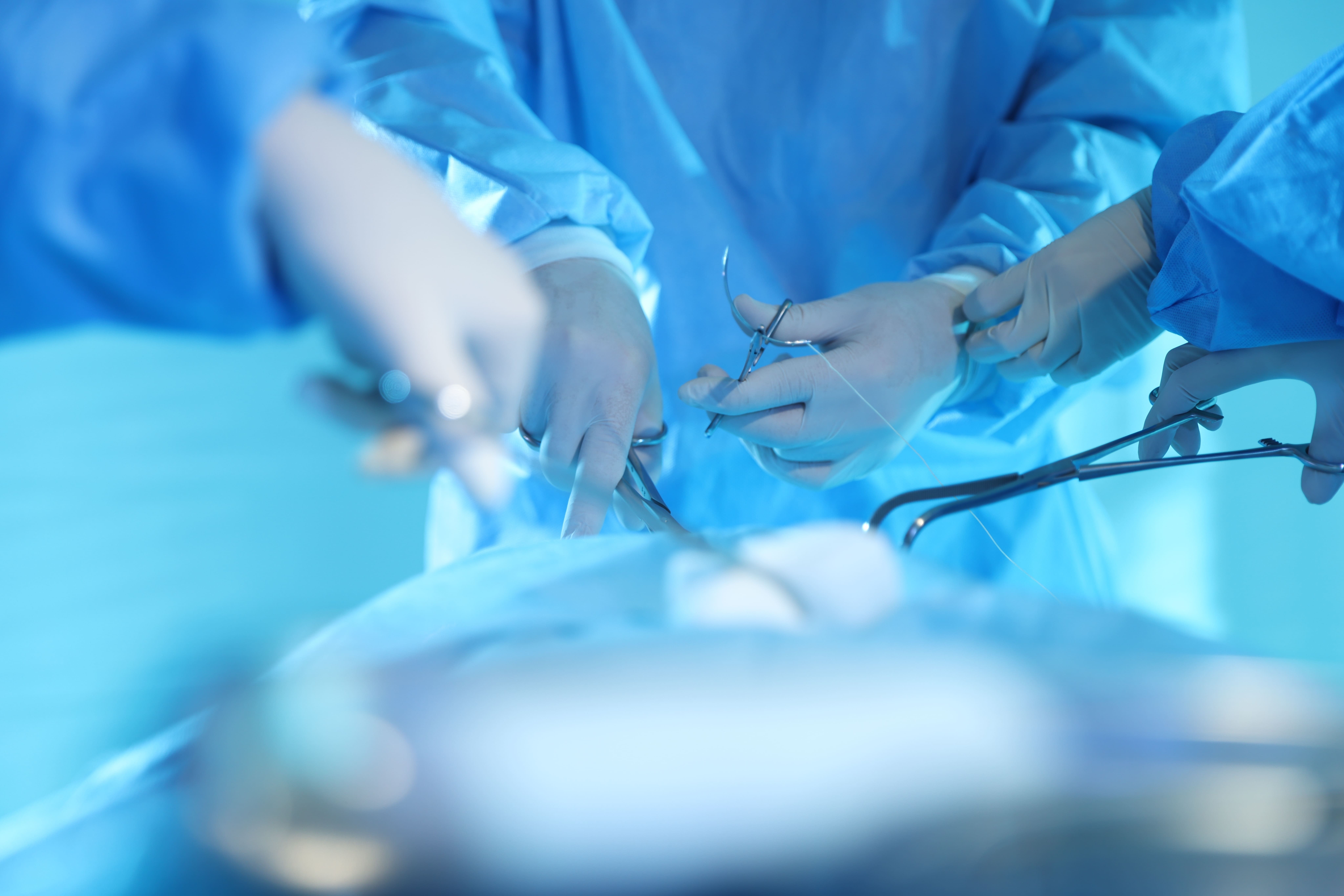 성형외과 전문의 직접 봉합